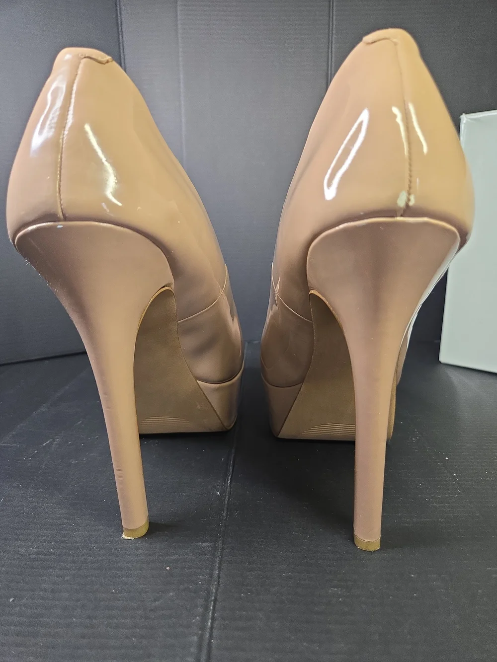 Jessica Simpson Nude Patent Platform Pumps Heels Almond Toe JS-Dany Size 10